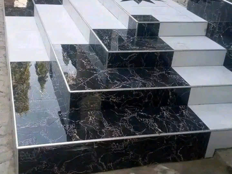 THI CÔNG CẦU THANG ỐP ĐÁ HOA CƯƠNG ĐĂK LĂK