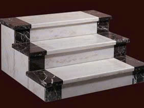 THI CÔNG CẦU THANG ỐP ĐÁ HOA CƯƠNG ĐĂK LĂK